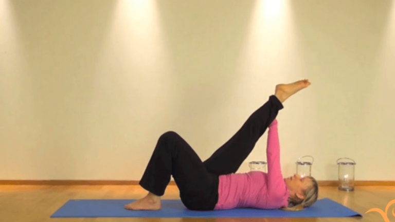 yoga-stretch-bakside-lr-hofter-bekken-nedre-del-rygg